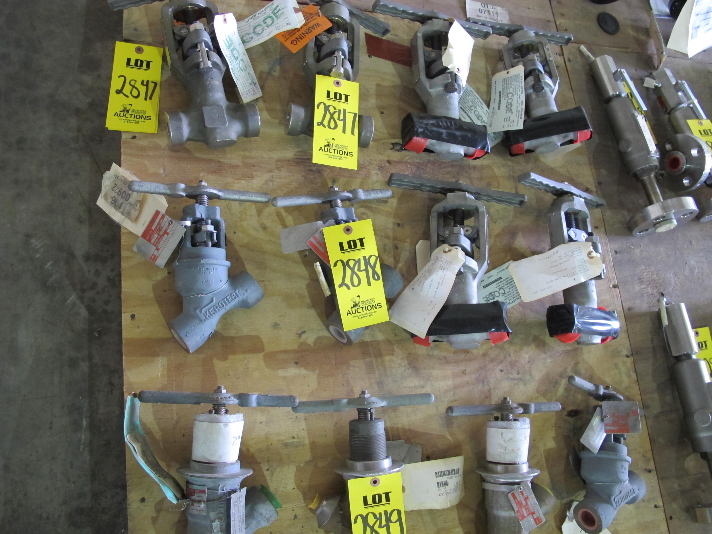 LOT (4) TO INCLUDE: (2) VALVE, GLOBE TYPE, 1" SIZE, 600 LB, 1030 LB/650 DEGREE F RATING, CARBON STL MATERIAL, FEMALE THD CONNECTIONS, SA105 SPECIFICATION, THD BONNET STYLE, HARD FACED SEAT AND DISC TRIM, 4" HANDWHEEL OPERATOR. INLINE, PAINT CODE N, PART # SC-D-20608BGPX, (2) VALVE, GLOBE TYPE, 1/2" SIZE, 2735 PSIG AT 680 DEG F RATING, SS MATERIAL, SOCKET WELD CONNECTIONS, SA351 CF8M SPECIFICATION. REFERENCE ORIGINAL SHOP ORDERS EB950-2 & EB950-4, PART # 1/2"-1878-GLOBE (W-51) LOADING & HANDLING FEE $15-